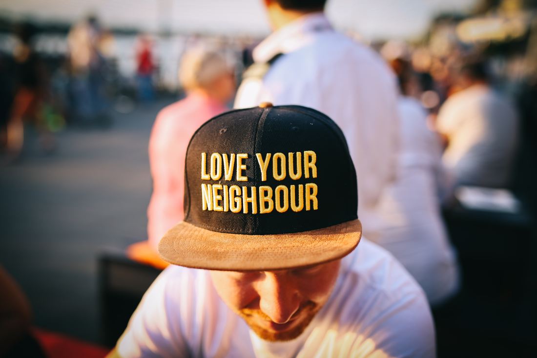 Tandem Transport Love Your Neighbour Hat